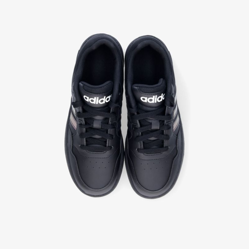 Bequemes schwarzes adidas Sneaker-Paar mit gepolstertem Schaft, langlebigem Material und sportlichem Design