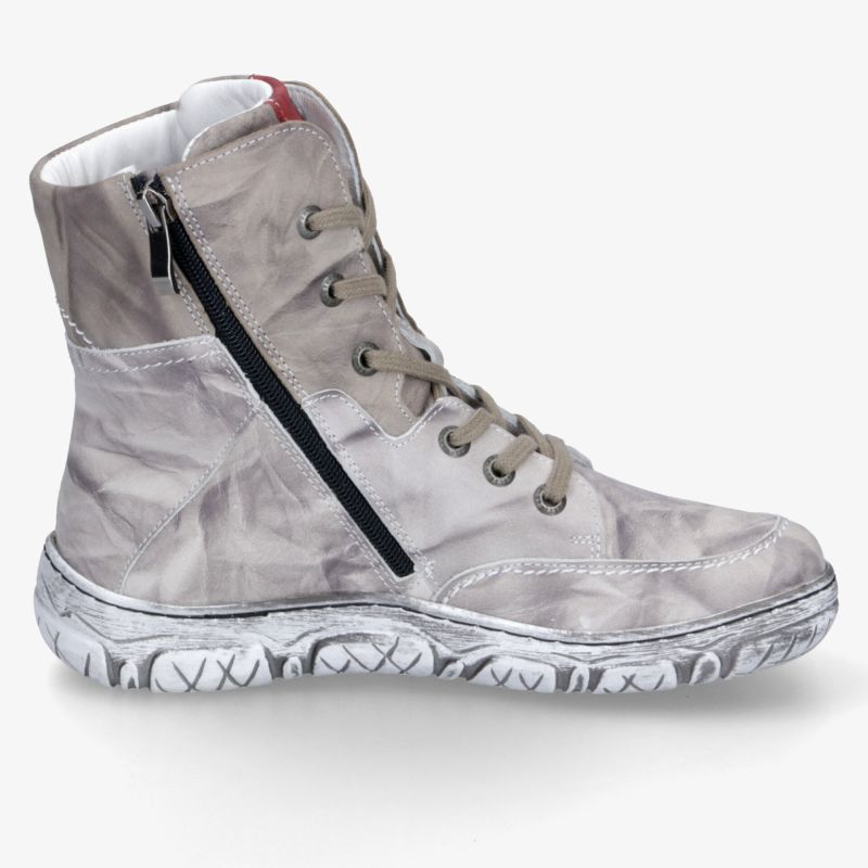 Moderner sportlicher Hochschuh mit flexiblem Profil und seitlichem Reißverschluss für einfachen Einstieg