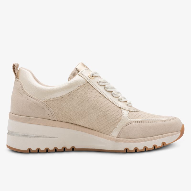 Leichter und bequemer sportlicher Schuh mit atmungsaktivem Material und gutem Halt in heller Farbe