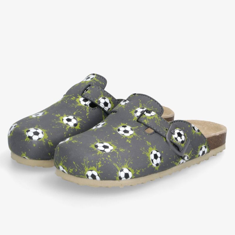 Bequeme Slip-on Hausschuhe mit weichem Innenbereich und auffälligem Fußballmuster für entspannten Tragekomfort
