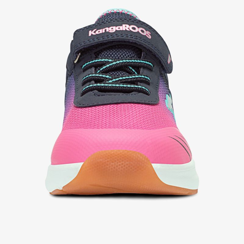 leichter sportlicher Schuh mit atmungsaktivem Mesh und rutschfester Sohle, vorne Ansicht