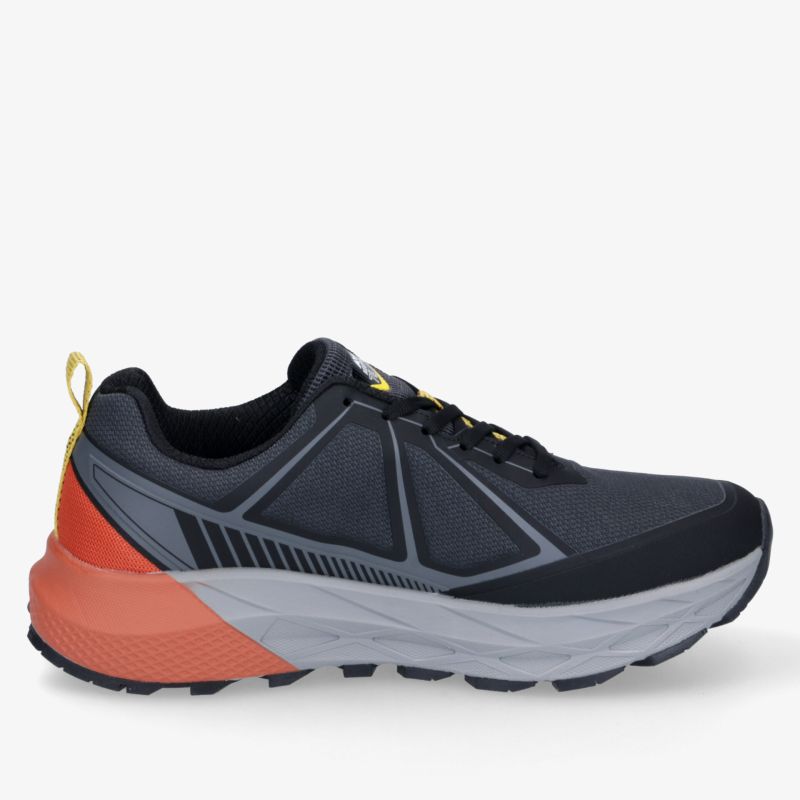 Leichter, komfortabler Laufschuh mit robuster Sohle und moderner Optik in Schwarz, Grau und Orange seitlich dargestellt