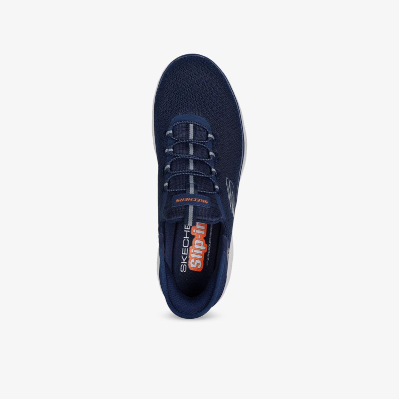 Dunkelblauer Sportschuh mit flexiblem Schnürsystem und rutschfester Sohle, bequemer Schnitt, ideal für sportliche Aktivitäten