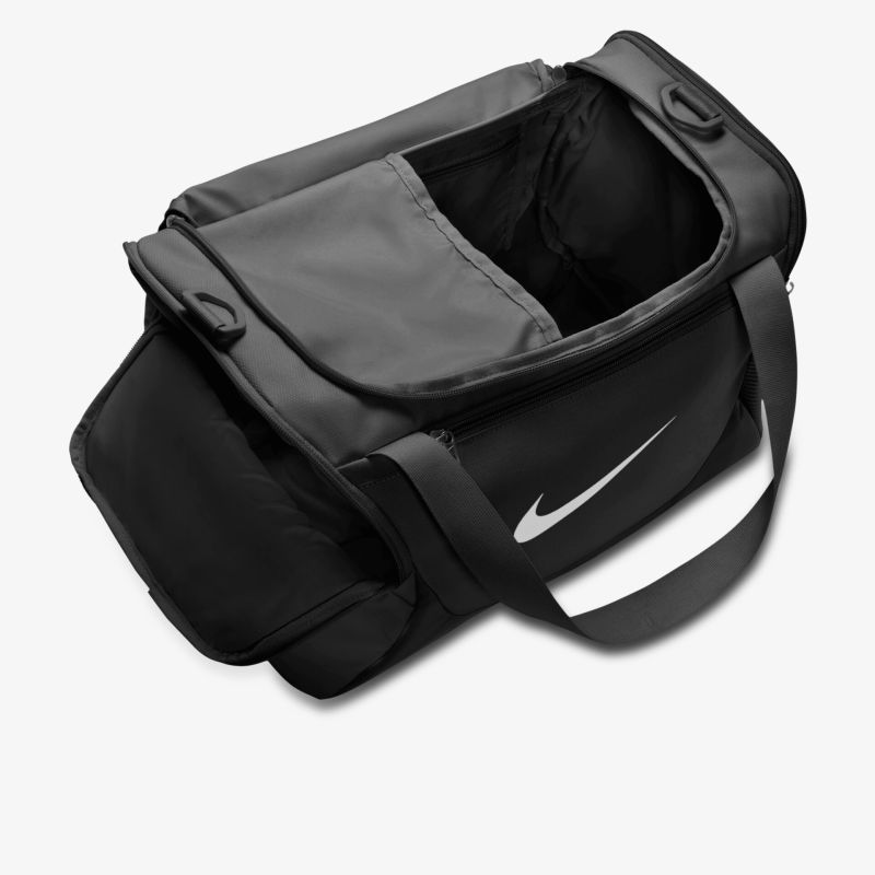 Robuste und geräumige Nike Sporttasche mit verstärktem Tragegriff und modernem Design