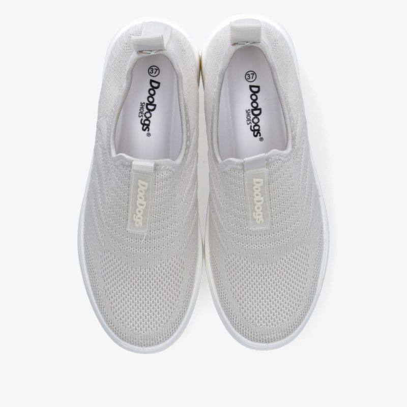Leichte und atmungsaktive Slip-On Schuhe mit flexibler, rutschfester Sohle und angenehmem Tragekomfort