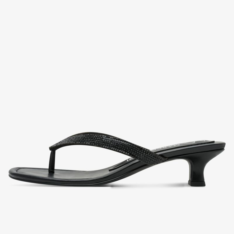 Eleganter schwarzer Zehentrenner mit bequemem kleinem Absatz und modischem Design für vielseitigen Sommerlook