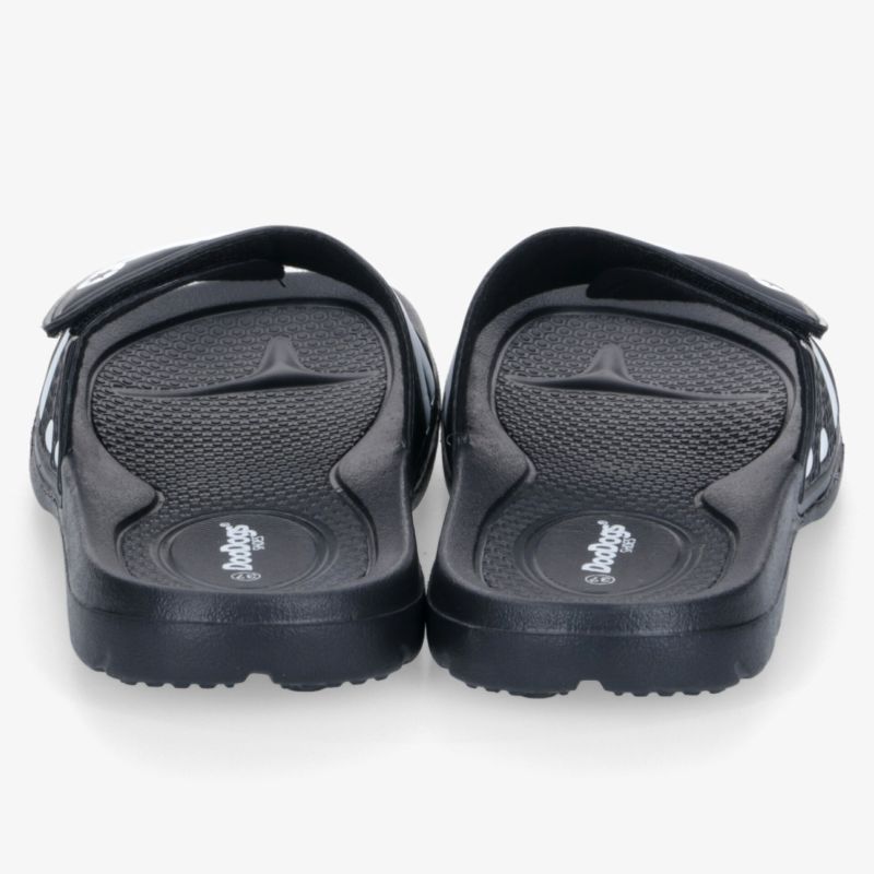 Schwarze Sandalen mit ergonomischem Fußbett und verstellbarem Riemen, rückseitige Ansicht