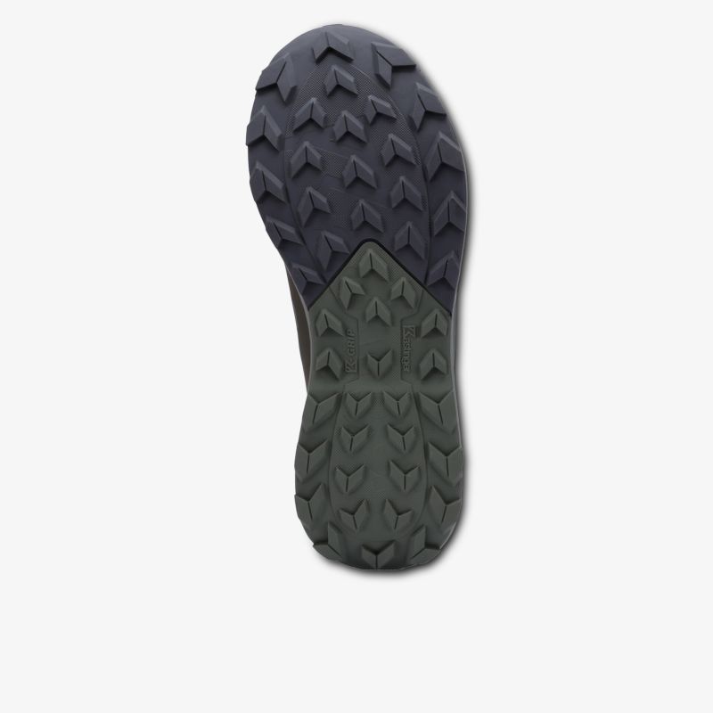 Robuste, rutschfeste Schuhsohle mit tiefem Profil für optimale Trittsicherheit auf diversen Untergründen