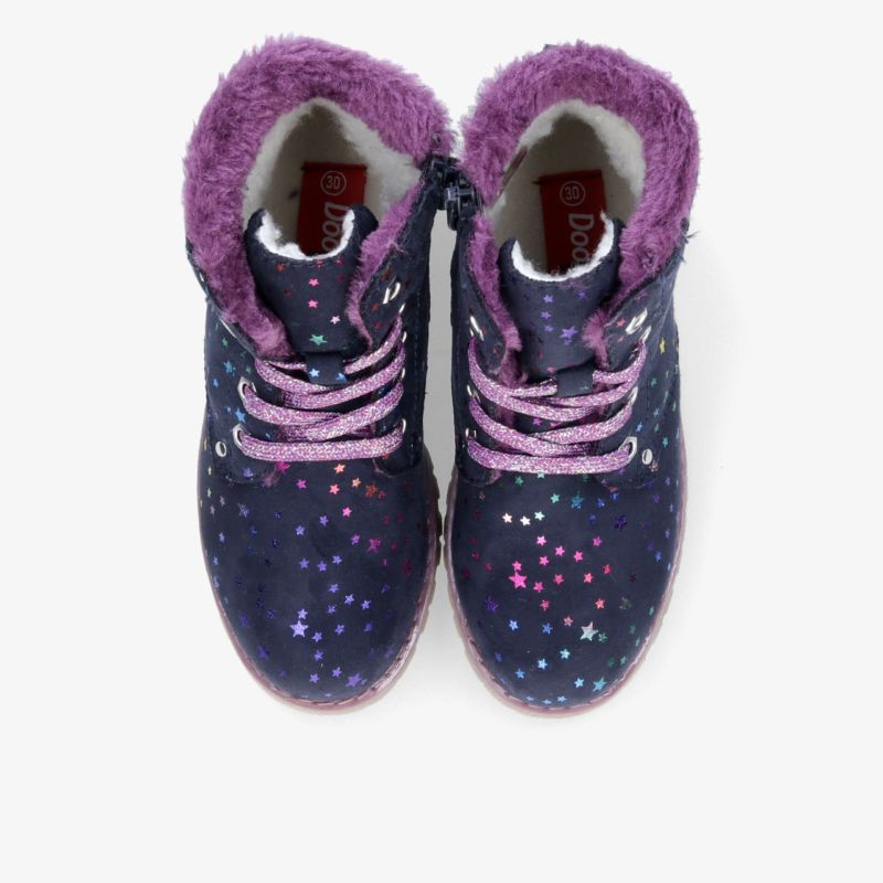 Glitzernde lila Schnürschuhe mit Plüschfutter, komfortabel und strapazierfähig für stilvolle Auftritte.