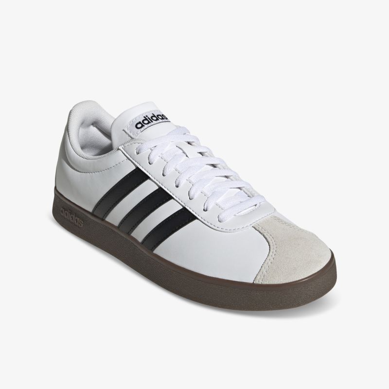 Leichter und bequemer Sneaker mit rutschfester Sohle und klassischem Design in Weiß und Schwarz seitlich dargestellt
