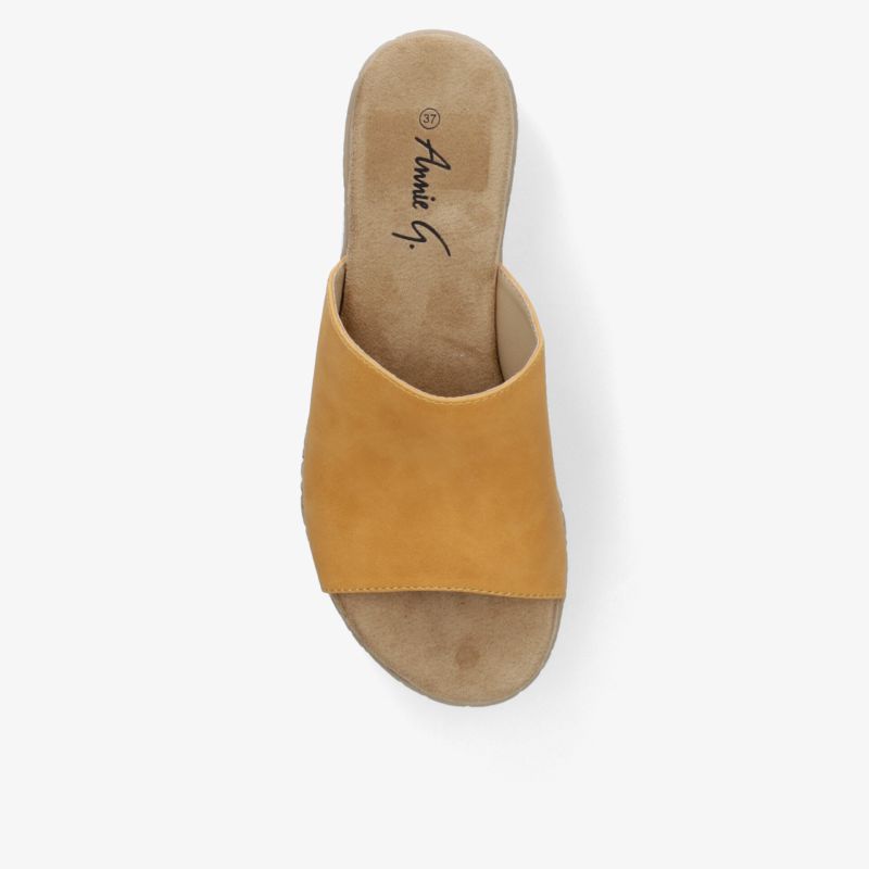 Bequemer orangefarbener Pantoffel mit gepolsterter Sohle und offener Spitze, ideal für den Sommer.