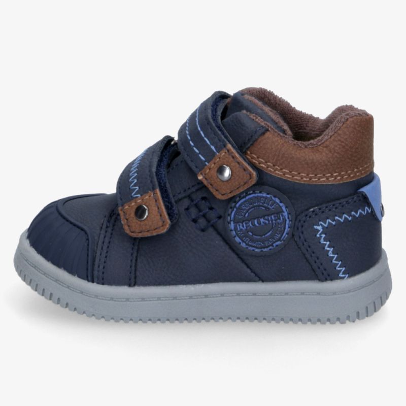Robuster Kinderschuh mit verstellbaren Klettverschlüssen und gepolstertem Kragen für optimalen Halt und Komfort