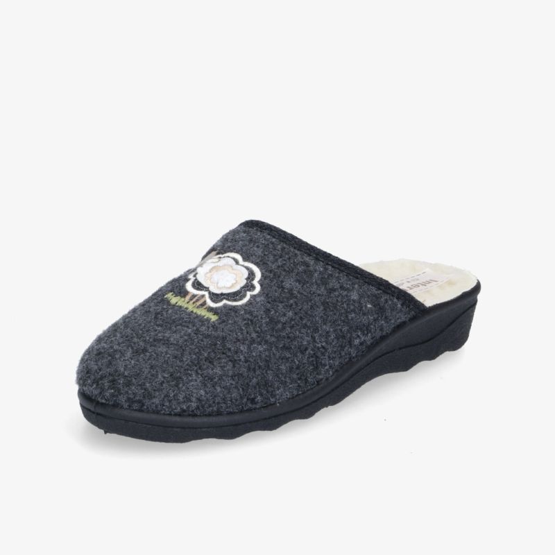 Bequeme Pantoffel mit warmem Futter und rutschfester Sohle, ideal für den Innenbereich.