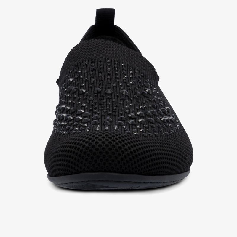 Schwarzer Schuh mit flexiblem, atmungsaktivem Obermaterial und modernem, bequemen Design von vorne