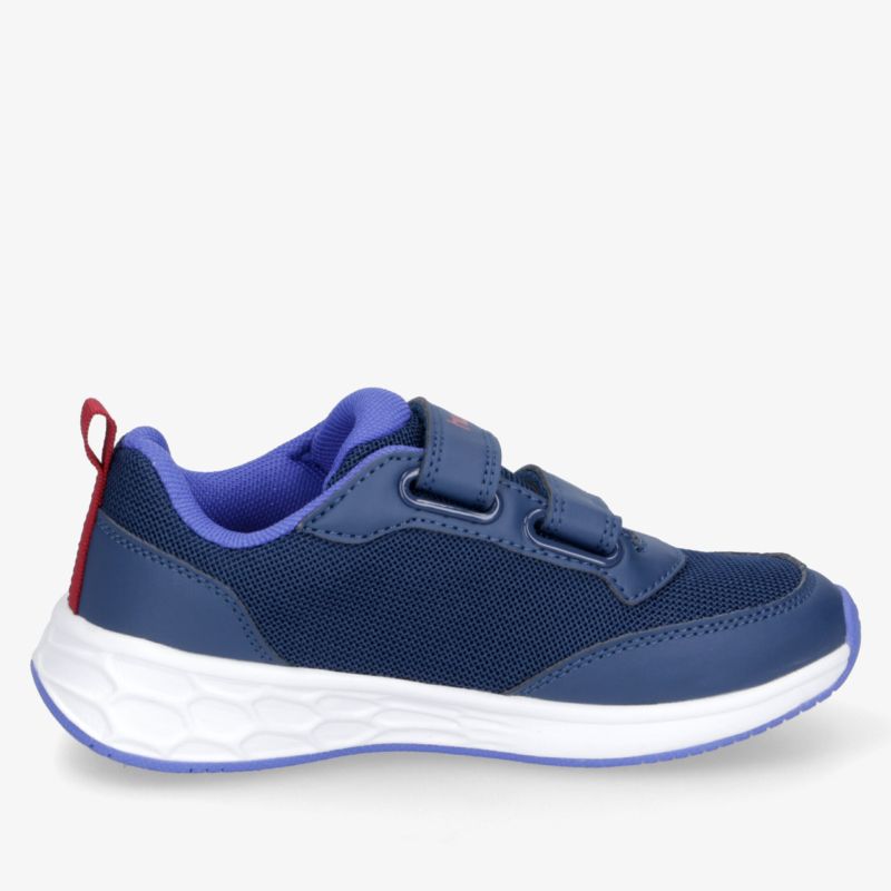 Seitliche Ansicht eines sportlichen blauen Sneakers mit Klettverschlüssen und rutschfester, stoßdämpfender Sohle