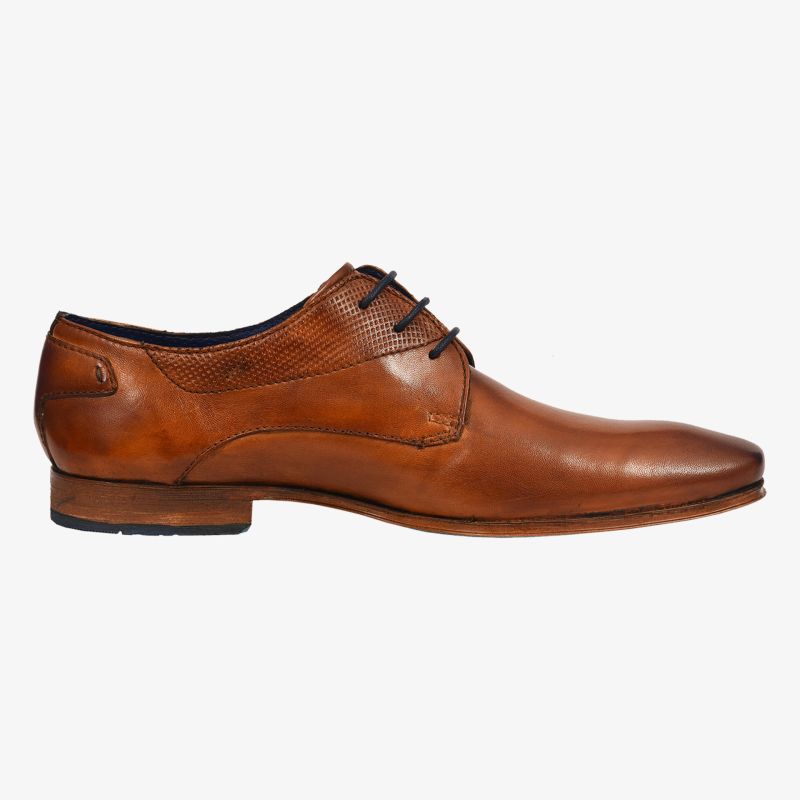 Eleganter brauner Lederschnürschuh mit klassischem Design und hochwertigem Material für stilvolle Anlässe.