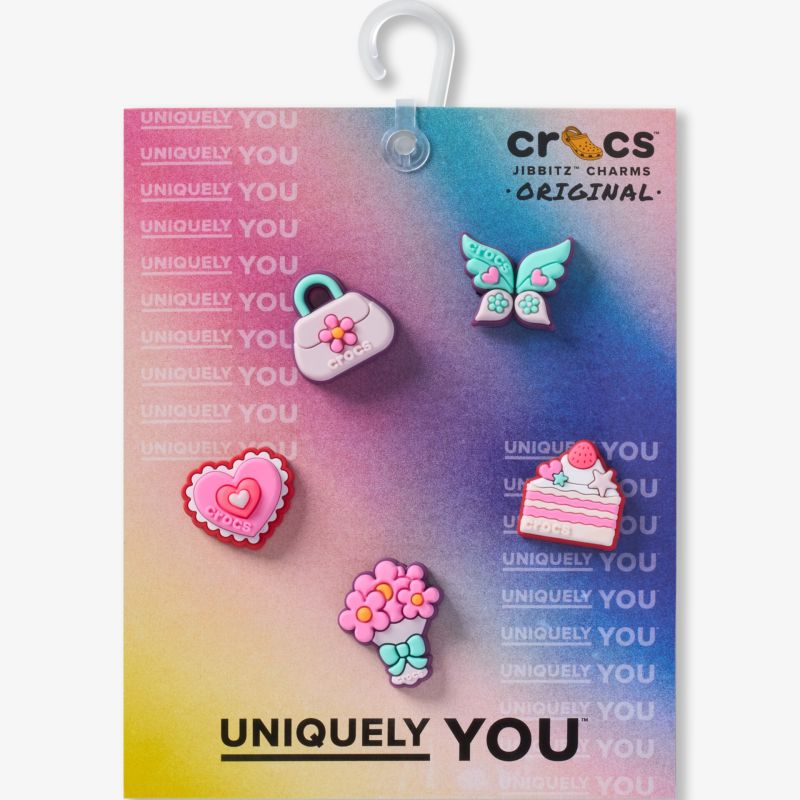 Bunte Crocs Anhänger mit Herz, Schmetterling, Blume und Torte, dekorativ und modisch