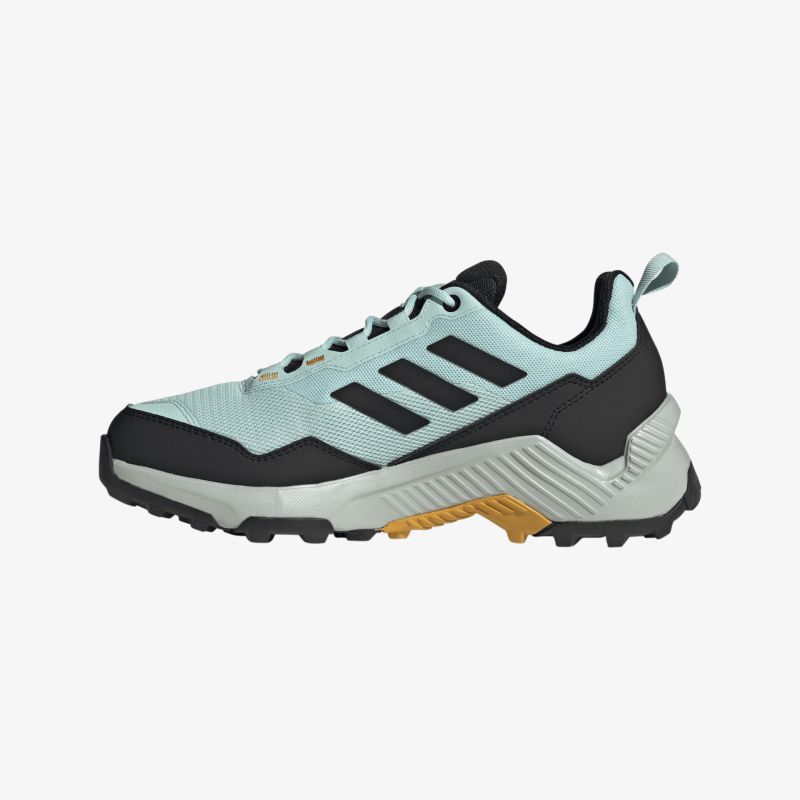 Moderner Sportschuh mit robustem Design und atmungsaktivem Material für maximalen Komfort und Stil.