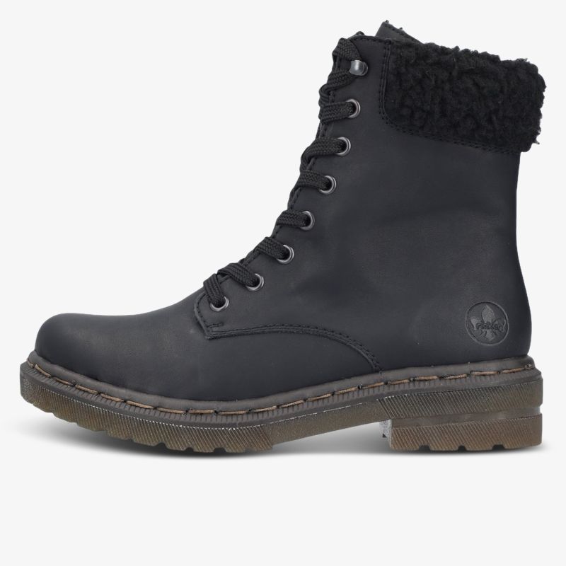 Robuster Schnürstiefel mit warmem Fellbesatz und rutschfester Sohle, seitliche Ansicht, komfortabel und langlebig