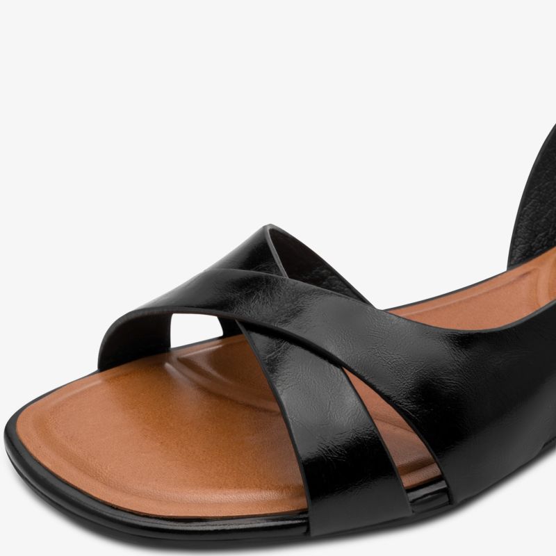 Elegante offene Sandale aus hochwertigem Leder mit bequemem Riemendesign