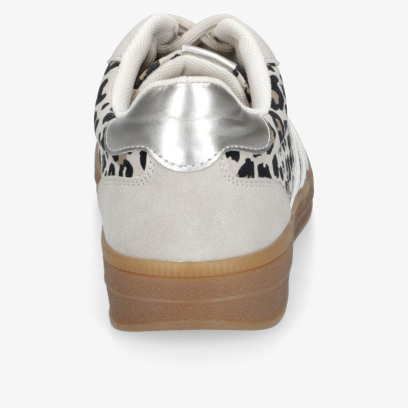 Stilvoller Sneaker mit modischem Leopardmuster und glänzenden Silberakzenten. Rutschfeste Gummisohle.