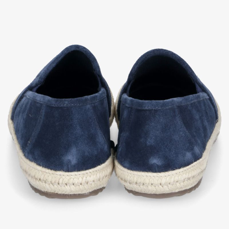 Rückansicht von blauen Espadrilles mit heller Flechtsohle, bequem und leicht für den Sommer