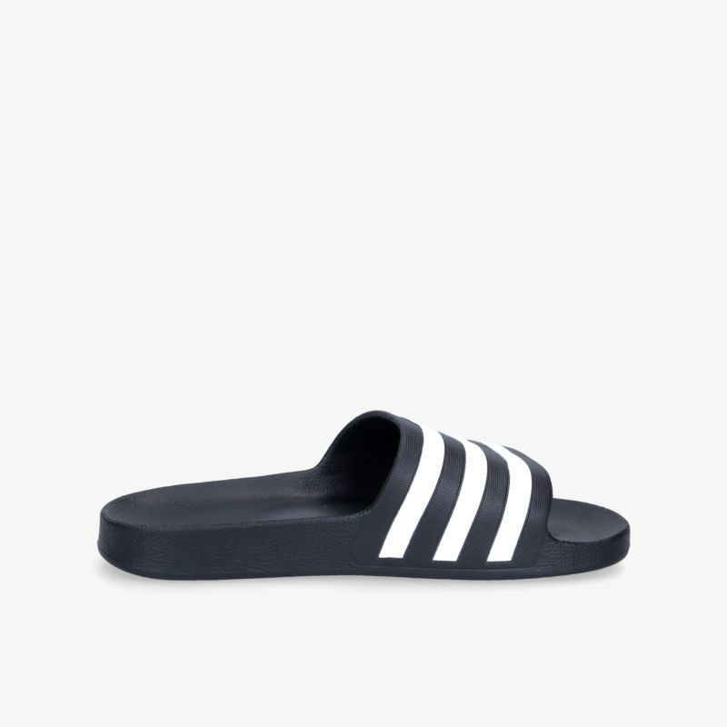 Bequeme Bade-Sandale mit rutschfestem Design und klassischem Stil, ideal für Freizeitaktivitäten.