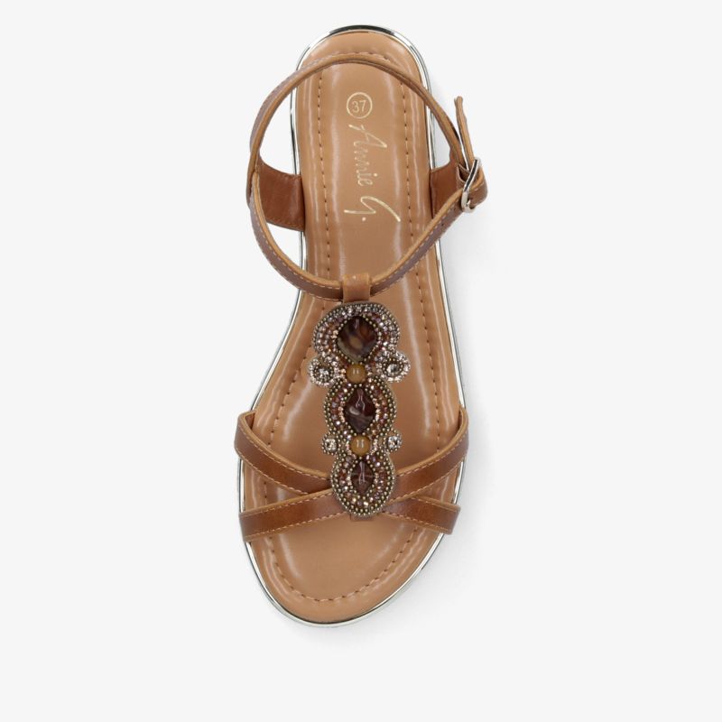 Braune Sandale mit verstellbarem Riemen und dekorativen Ornamenten, bequem und leicht für den Sommer