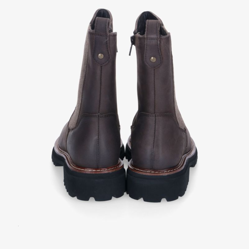 Elegante braune Lederstiefeletten mit robuster Sohle und praktischem Reißverschluss für stilvollen Komfort.