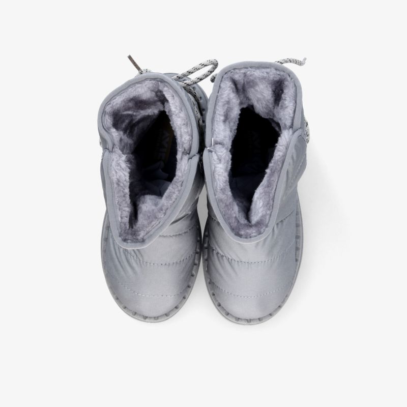 Warme graue Winterschuhe mit weichem Innenfutter, wasserabweisend und rutschfester Sohle, Paar in Draufsicht