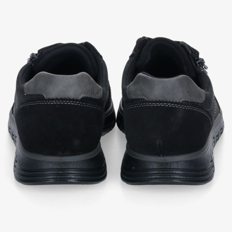 Schwarze Sneaker Rückansicht mit robuster Sohle und bequemer Polsterung für optimalen Tragekomfort