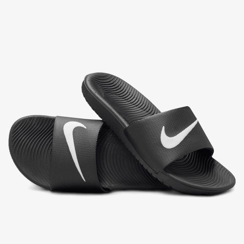 Schwarze Nike Badesandalen mit ergonomischem Design, rutschfester Sohle und bequemem Riemen