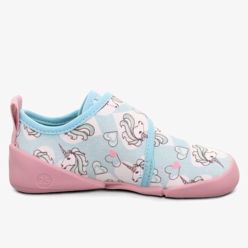 Leichter Kinderschuh mit flexiblem Material und buntem Einhornmuster, bequem und rutschfest