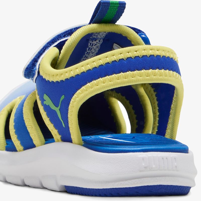 Rückansicht eines blau-gelben Sportsandals mit komfortabler Polsterung und stabiler Klettverschluss