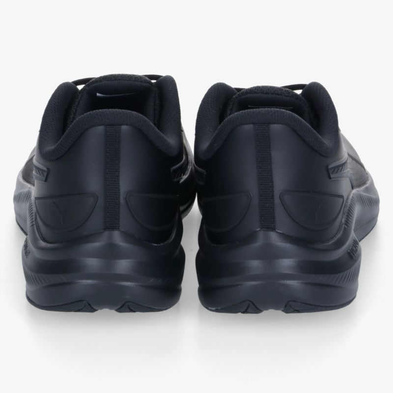 Schwarze sportliche Sneaker Rückansicht mit robustem Aufbau und gepolsterter Ferse für optimalen Komfort