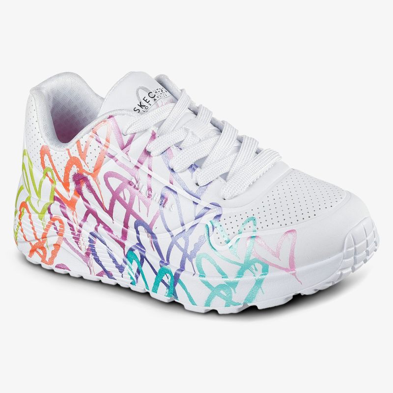 Moderner weißer Sneaker mit buntem Design und rutschfester Sohle, ideal für vielseitige Styles.