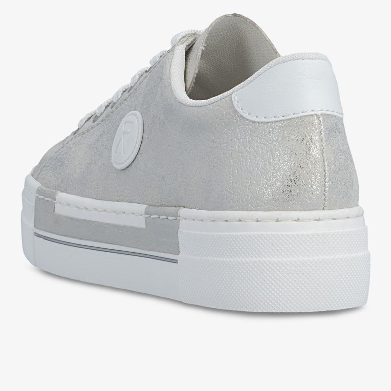 Moderner Sneaker mit bequemer Passform, robuster Sohle und elegantem Design, ideal für Alltagsoutfits.