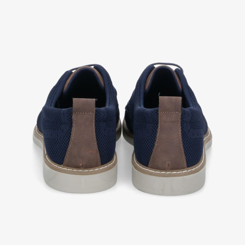 Sportliche blaue Sneaker mit gepolstertem Einstieg und rutschfester Sohle in Rückansicht