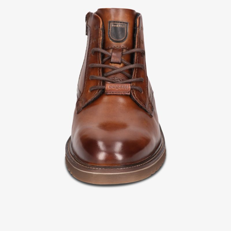 Hochwertiger brauner Leder-Schnürschuh mit elegantem Design und robustem Profil in Frontansicht