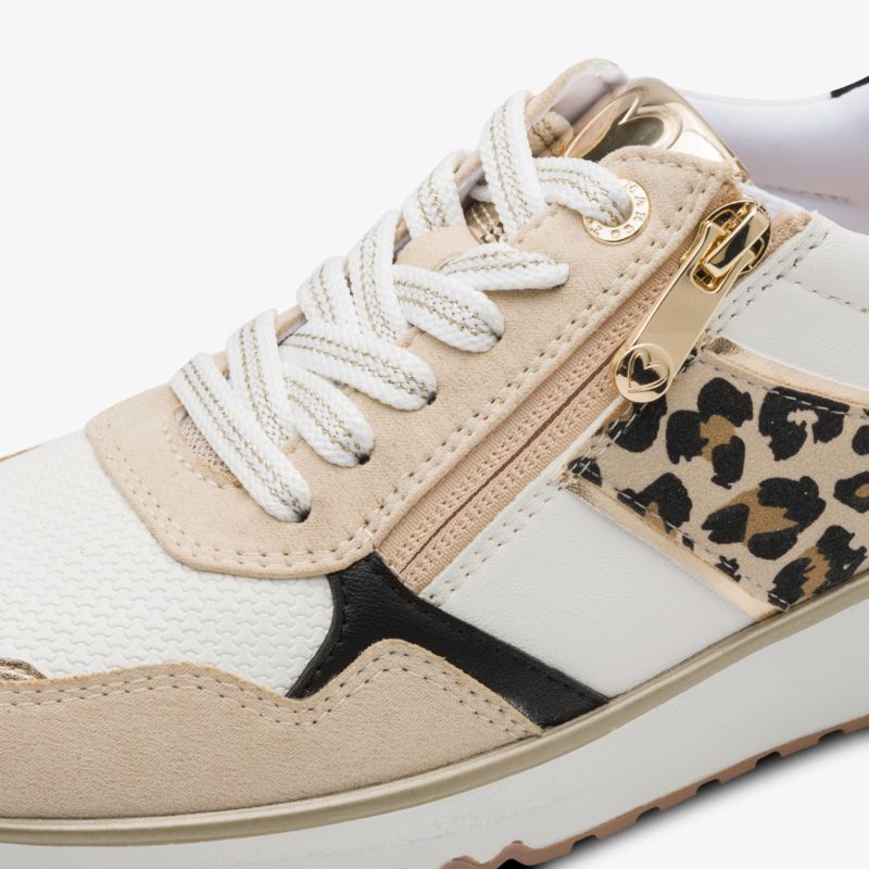 Moderner Sneaker mit seitlichem Reißverschluss und angesagtem Animal-Print in hochwertiger Materialkombination