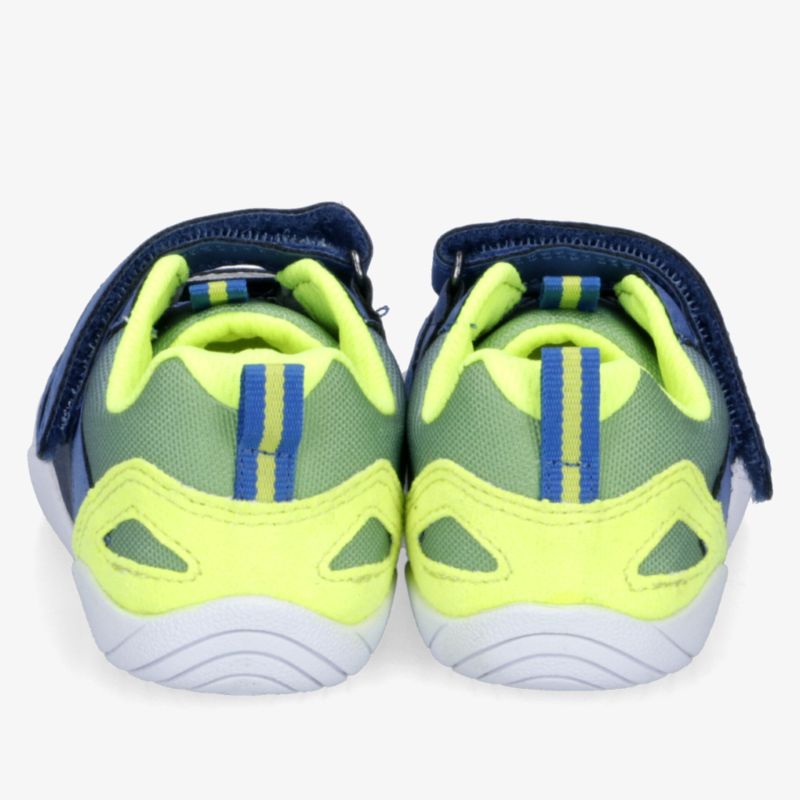Rückansicht sportlicher Kinderschuh in Neongrün und Blau mit bequemen Verschluss und rutschfester Sohle