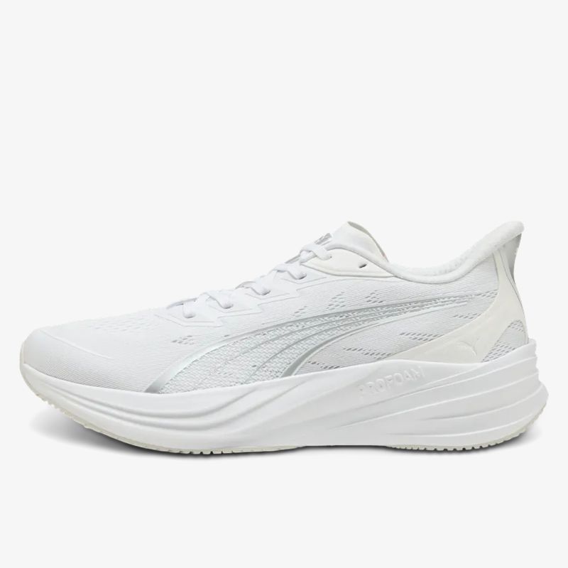 Leichter Laufschuh in weiß mit atmungsaktivem Material und moderner, bequemer Passform, seitliche Ansicht