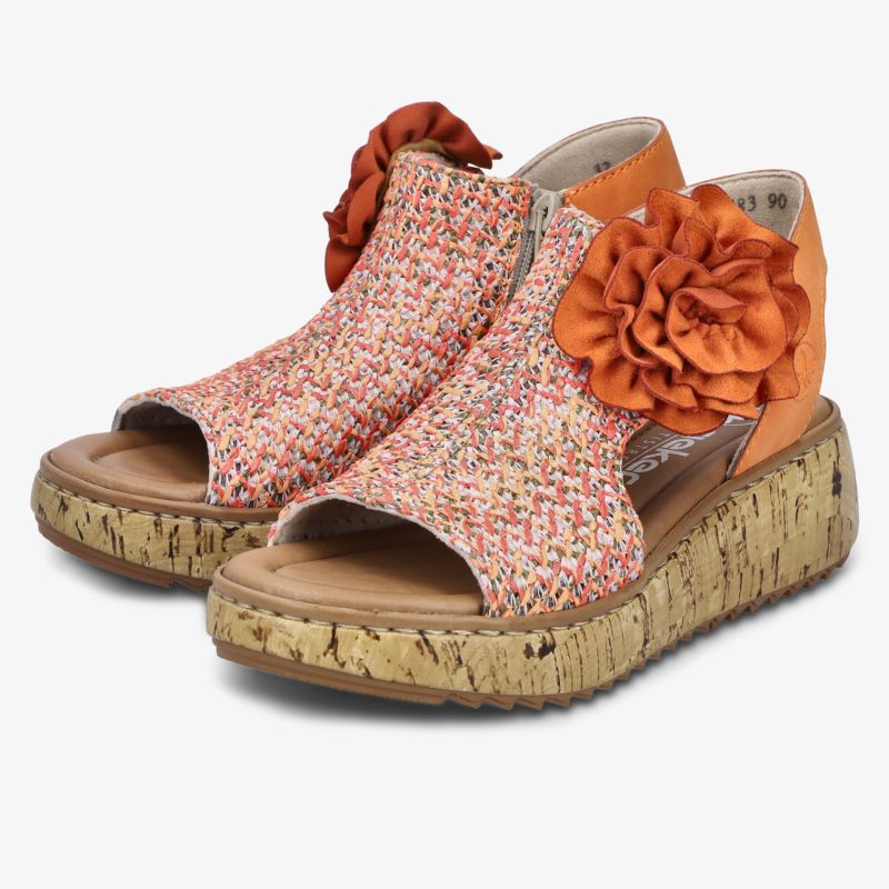 Bequeme Sandalen mit Keilabsatz und großer Blumenapplikation, ideal für sommerlichen Komfort