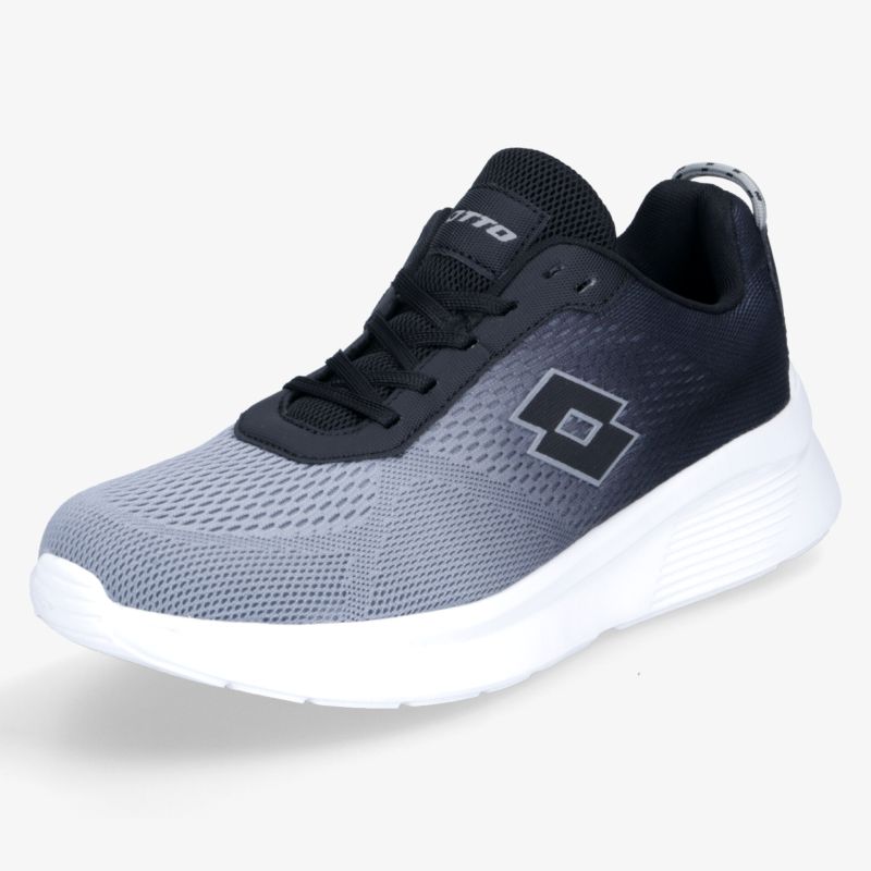 Moderner grauer Sneaker mit atmungsaktivem Material und komfortabler, gedämpfter Laufsohle in schräger Frontansicht