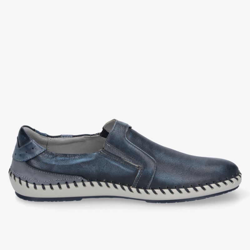 Bequemer blauer Slipper mit flexibler Sohle und elastischen Einsätzen, seitliche Ansicht des leichten Schuhs