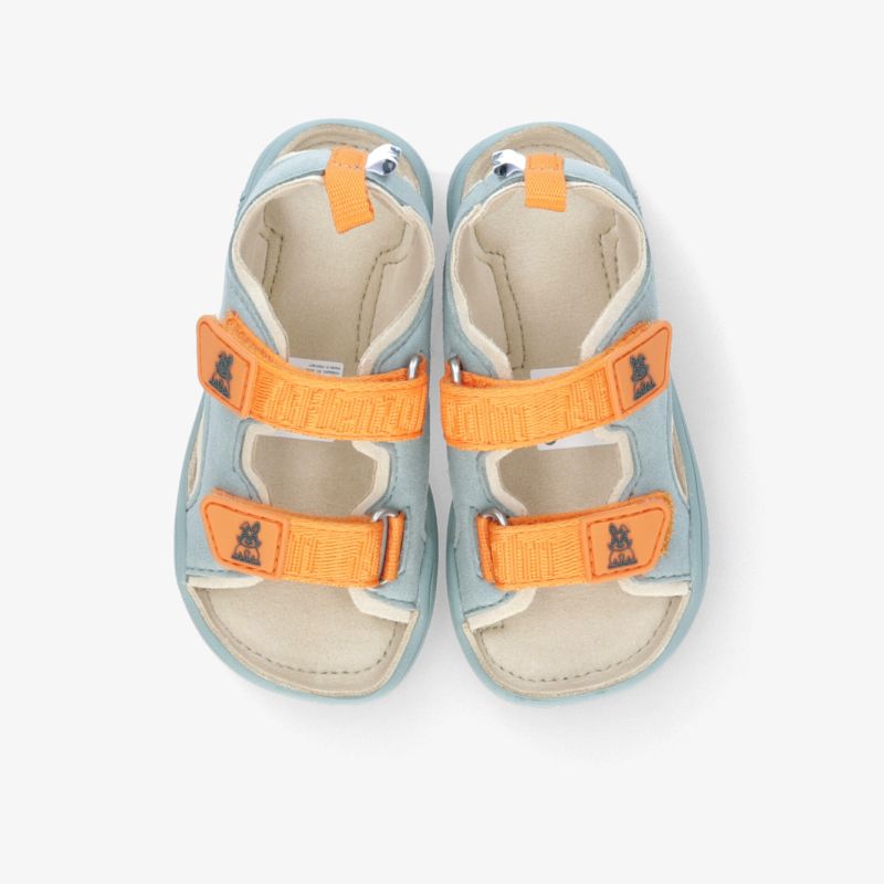 Bequeme Sandalen mit verstellbaren Riemen und rutschfester Sohle in stilvollem Design.
