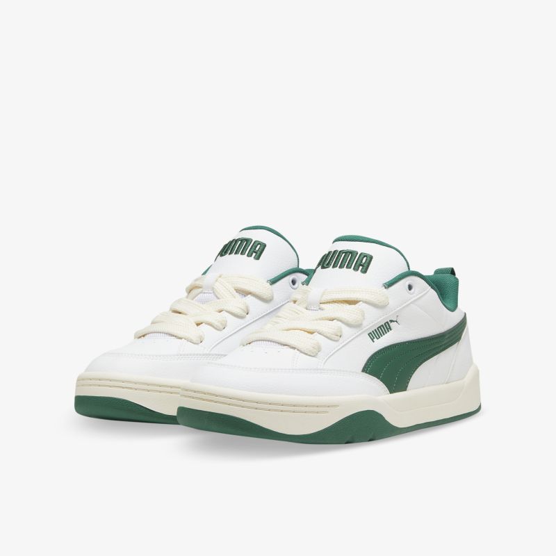Moderner weiß-grüner Sneaker mit gepolsterter Innensohle und robustem rutschfestem Profil