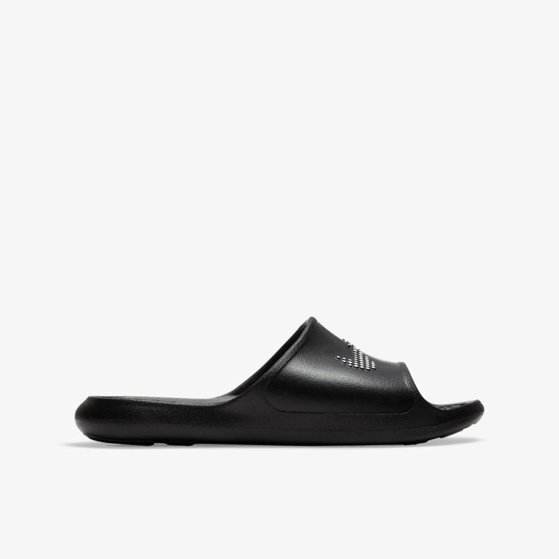 Schwarze Slide Sandale mit ergonomischem Fußbett und rutschfester Sohle, seitliche Ansicht
