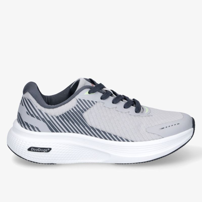 Leichter und bequemer Sportschuh mit atmungsaktivem Mesh-Obermaterial und robuster Sohle.