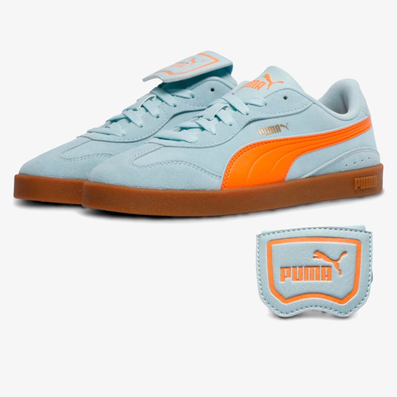 schräg vorne Ansicht von sportlichem Sneaker mit leichter Gummisohle und kontrastfarbener Applikation